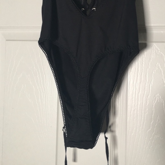 Victoria’s Secret Laced Thong Bodysuit - Picture 4 of 8